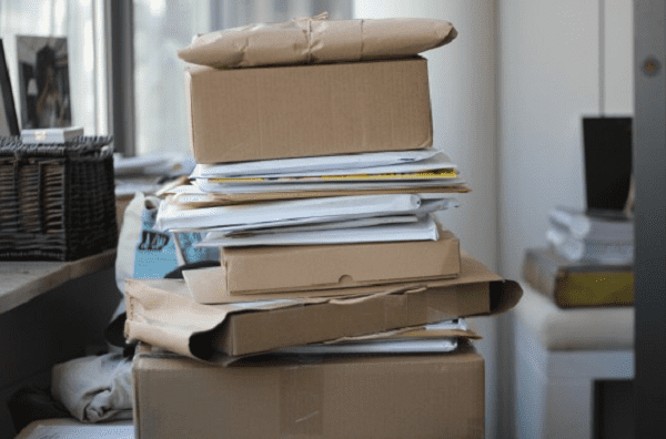 virtueel kantoor post stapel