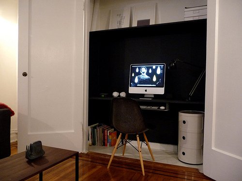 bold_black_office
