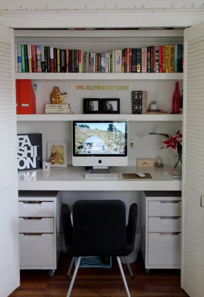 symmetrical_white_office