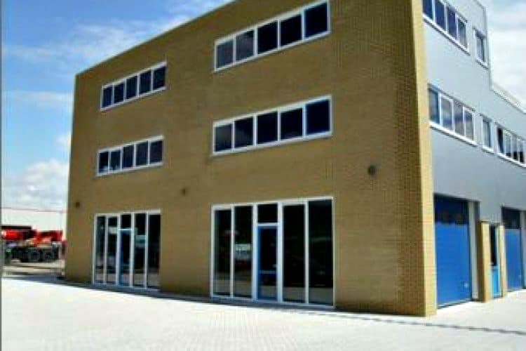 bedrijfsverzamelgebouw op bedrijvenpark wijkerburcht beverwijk