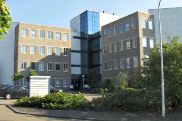 kantoorgebouw gelegen bedrijventerrein breeven best