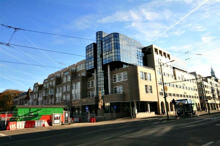 kantoorpand gelegen aan de noordwal te den haag