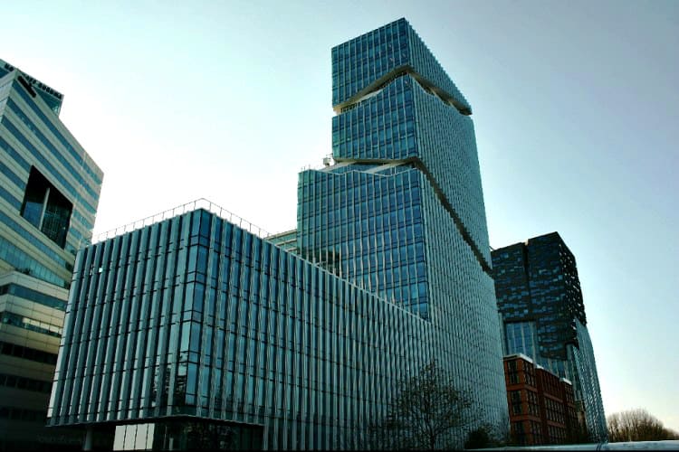 kantoor gelegen op de bovenste verdiepingen van het vinoly te amsterdam
