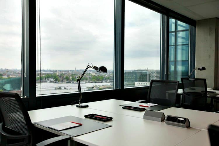 kantoor gelegen op de ij oever in het up building te amsterdam
