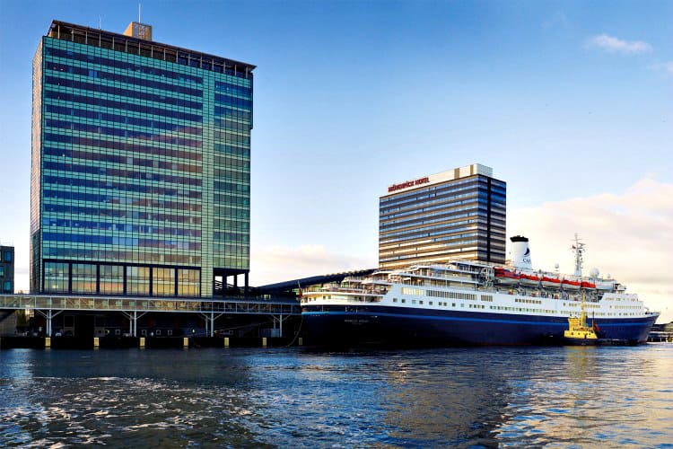 kantoor gelegen op de ij oever in het up building te amsterdam