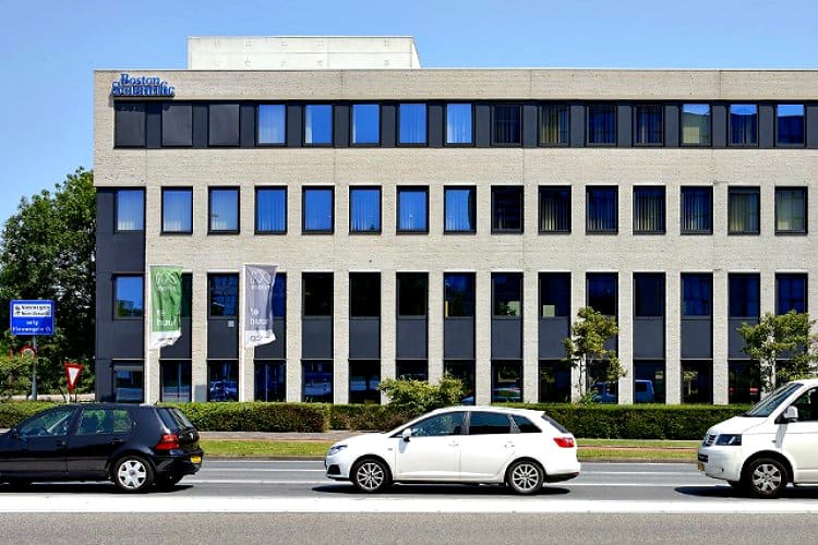 kantoorgebouw met eigen parkeerterrein te huur nieuwegein