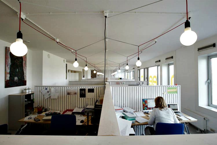 kantoorplek op de 1e verdieping van het multifunk gebouw amsterdam