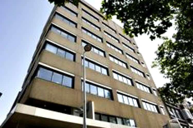 kantoor vlakbij het centrum van rotterdam en openbaar vervoer