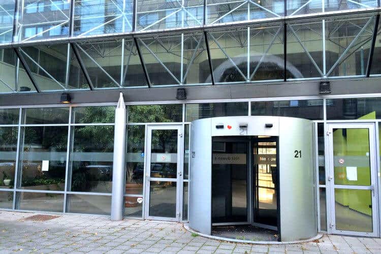 kantoorgebouw te huur en gevestigd in het hart van rotterdam