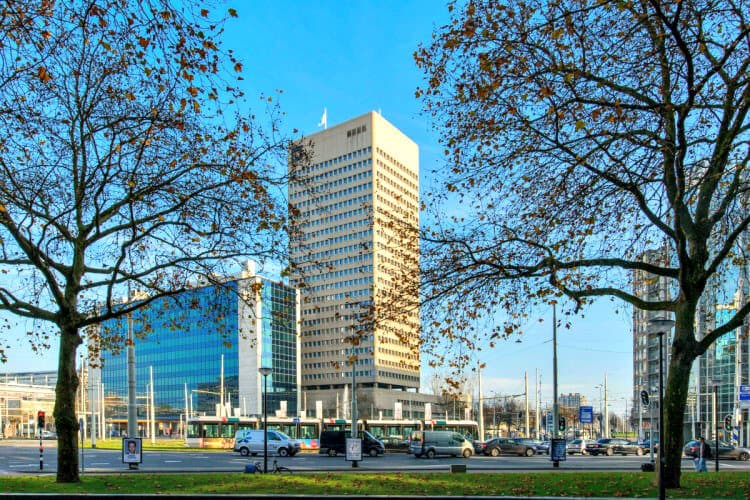 kantoorpand op een prominente locatie aan de coolsingel te rotterdam