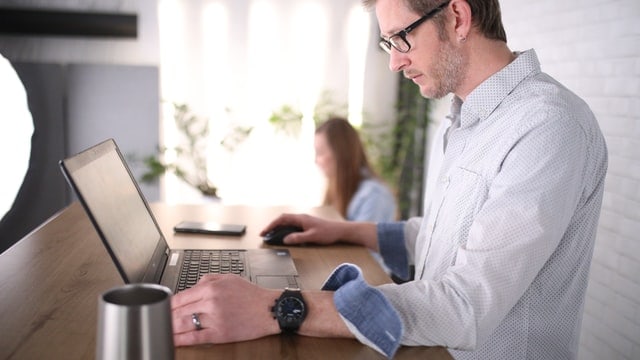 thestandingdesk com SZ QGSjcYNk unsplash